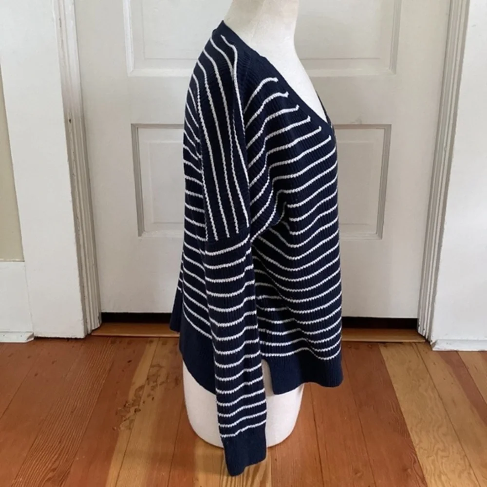 Abercrombie & Fitch Navy Blue White‎ Striped V Neck Sweater Small